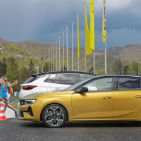 Člani AMZS za volanom nove opel astre - reportaža 2022