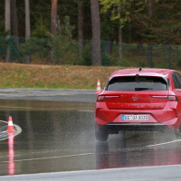 Člani AMZS za volanom nove opel astre - reportaža 2022