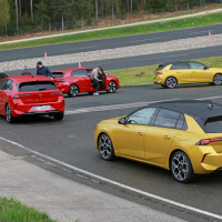 Člani AMZS za volanom nove opel astre - reportaža 2022