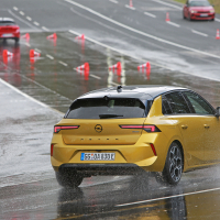 Člani AMZS za volanom nove opel astre - reportaža 2022