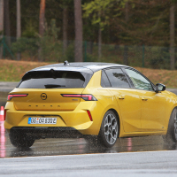 Člani AMZS za volanom nove opel astre - reportaža 2022