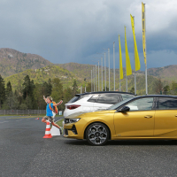Člani AMZS za volanom nove opel astre - reportaža 2022