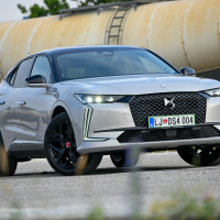 DS 4 e-tense 225 EAT8 performance line plus - test 2022