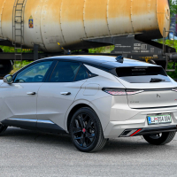 DS 4 e-tense 225 EAT8 performance line plus - test 2022