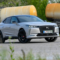 DS 4 e-tense 225 EAT8 performance line plus - test 2022