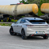 DS 4 e-tense 225 EAT8 performance line plus - test 2022