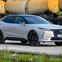 DS 4 e-tense 225 EAT8 performance line plus - test 2022