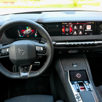 DS 4 e-tense 225 EAT8 performance line plus - test 2022