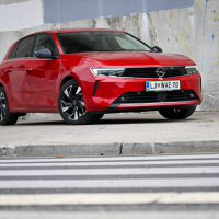Opel astra 1,2 turbo elegance AT8 - test 2022
