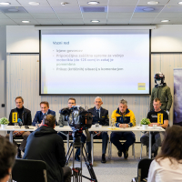 Vozi 125 z glavo - novinarska konferenca v CVV