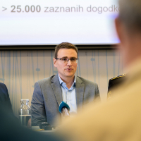 Vozi 125 z glavo - novinarska konferenca v CVV