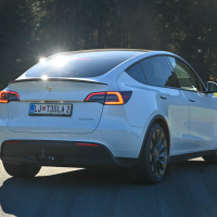 Tesla model Y AWD performance - test 2022