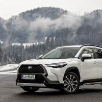 Toyota corolla cross - testni dan Slovenski avto leta 2023