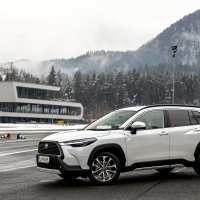 Toyota corolla cross - testni dan Slovenski avto leta 2023