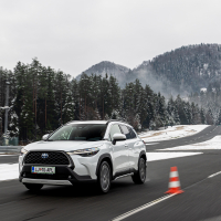 Toyota corolla cross - testni dan Slovenski avto leta 2023