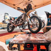 Simon Marčič v cilju 45. relija Dakar