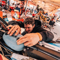 Simon Marčič v cilju 45. relija Dakar