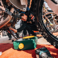 Simon Marčič v cilju 45. relija Dakar