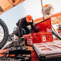 Simon Marčič v cilju 45. relija Dakar