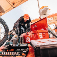 Simon Marčič v cilju 45. relija Dakar