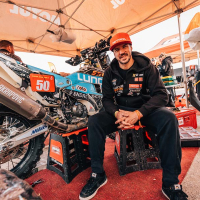 Simon Marčič v cilju 45. relija Dakar