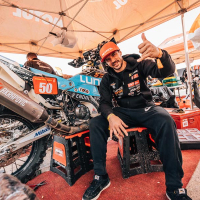 Simon Marčič v cilju 45. relija Dakar