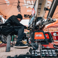 Simon Marčič v cilju 45. relija Dakar
