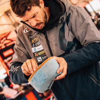 Simon Marčič v cilju 45. relija Dakar