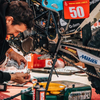 Simon Marčič v cilju 45. relija Dakar