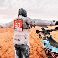 Simon Marčič v cilju 45. relija Dakar