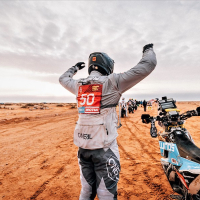 Simon Marčič v cilju 45. relija Dakar