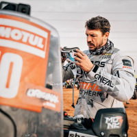 Simon Marčič v cilju 45. relija Dakar