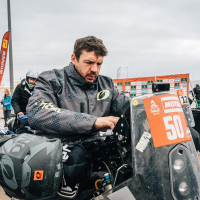 Simon Marčič v cilju 45. relija Dakar