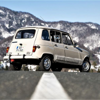 Katrca Renault 4 GTLJ Borut Pahor
