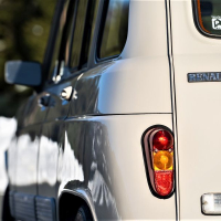 Katrca Renault 4 GTLJ Borut Pahor
