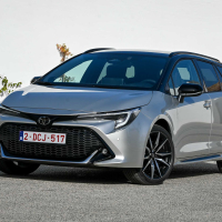 Toyota corolla prenovljena - za volanom 2023