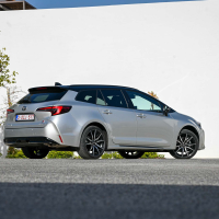 Toyota corolla prenovljena - za volanom 2023