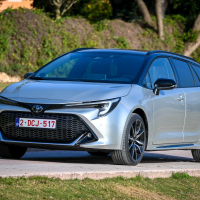 Toyota corolla prenovljena - za volanom 2023