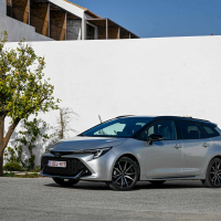 Toyota corolla prenovljena - za volanom 2023