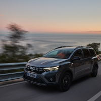 Dacia jogger hybrid 140 - Za volanom 2023