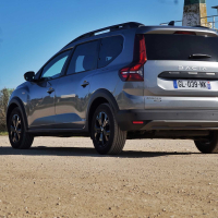 Dacia jogger hybrid 140 - Za volanom 2023