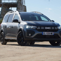 Dacia jogger hybrid 140 - Za volanom 2023