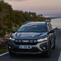 Dacia jogger hybrid 140 - Za volanom 2023
