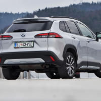Toyota corolla cross 2.0 HSD e-CVT AWD-i executive - test 2023