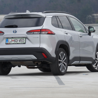 Toyota corolla cross 2.0 HSD e-CVT AWD-i executive - test 2023
