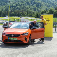 Člani AMZS so sedli za volan najsodobnejših Oplovih avtomobilov - delavnica 2023