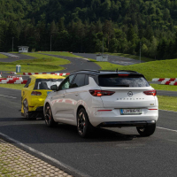 Člani AMZS so sedli za volan najsodobnejših Oplovih avtomobilov - delavnica 2023