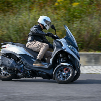 Piaggio MP3 530 HPE - na motorju test 2023