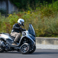 Piaggio MP3 530 HPE - na motorju test 2023