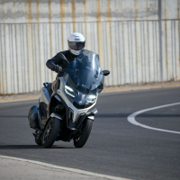 Piaggio MP3 530 HPE - na motorju test 2023